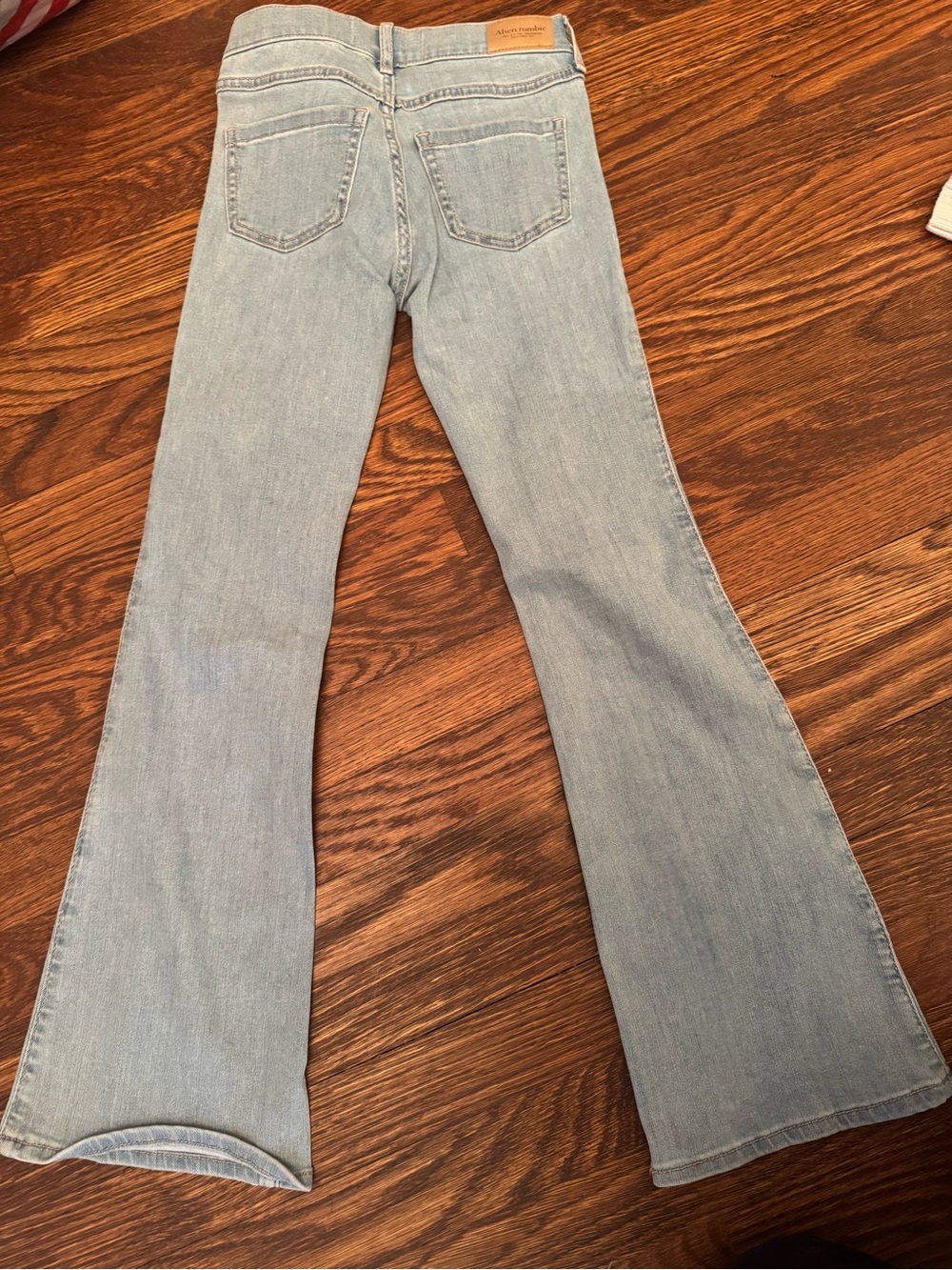 Abercrombie Light Wash Jeans with Pastel Striped Cardigan size 7/8 - Picture 5 of 5